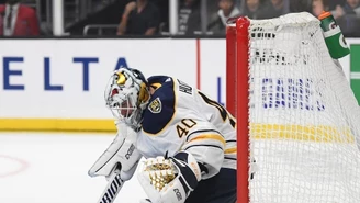 NHL. Carter Hutton znów z czystym kontem