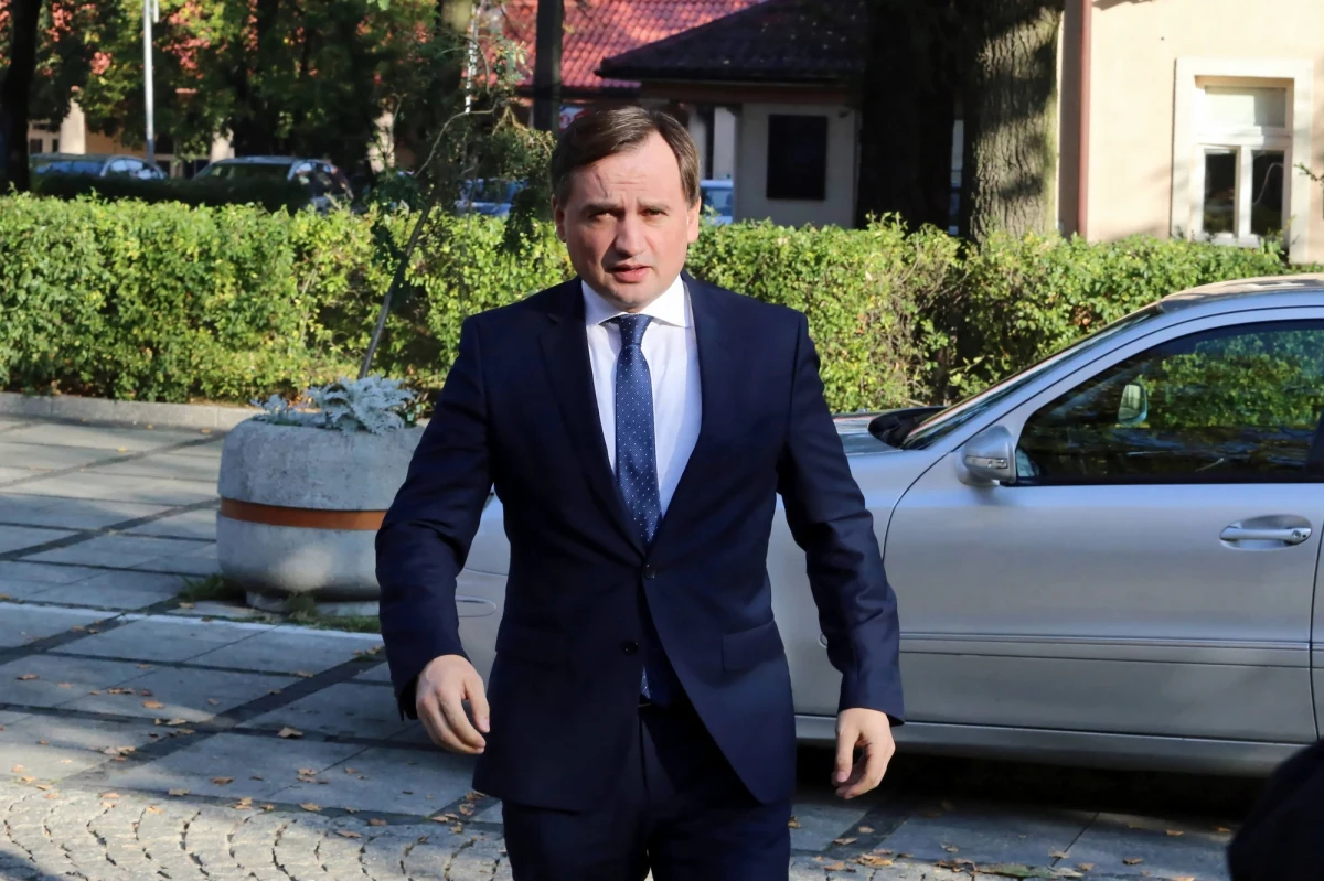 ​Bunt Zbigniewa Ziobry spacyfikowany - mówią nieoficjalnie politycy Prawa i Sprawiedliwości. Już nie walczy o stanowisko wicepremiera, już nie domaga się nowych ministerstw i państwowych spółek. 