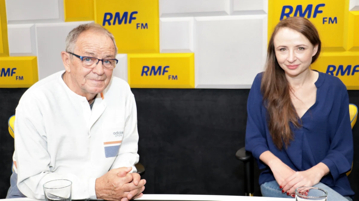 "Czuję ekscytację" – przyznała Agnieszka Dziemianowicz-Bąk, debiutująca posłanka, która do Sejmu dostała się z listy SLD. "Traktuję ten wybór tak jak pierwszy dzień w nowej pracy. Jest ferwor przygotowań, czytane regulaminu Sejmu" – mówiła świeżo upieczona parlamentarzystka. Dziemianowicz-Bąk przyznała, że na razie uczy się topografii budynku. "Jestem przekonana, że na początku gdzieś zabłądzę, gdzieś źle skręcę" - martwiła się. Rady starszego stażem kolegi? "Zawsze miej przy sobie telefon" – podpowiadał Jerzy Fedorowicz, który w parlamencie funkcjonuje od 2005 roku, najpierw jako poseł, a potem senator. Ostrzegł też, że w "robota w Sejmie od rana do wieczora". I zachęcał koleżankę do korzystania z senackiego bufetu. "W naszym bufecie jest bardzo dobry tatar. Są też wegetariańskie jedzenia. Wszystko dobre, przygotowywane przez panie z Kancelarii Prezydenta, i tanie” – wyjawił Fedorowicz.