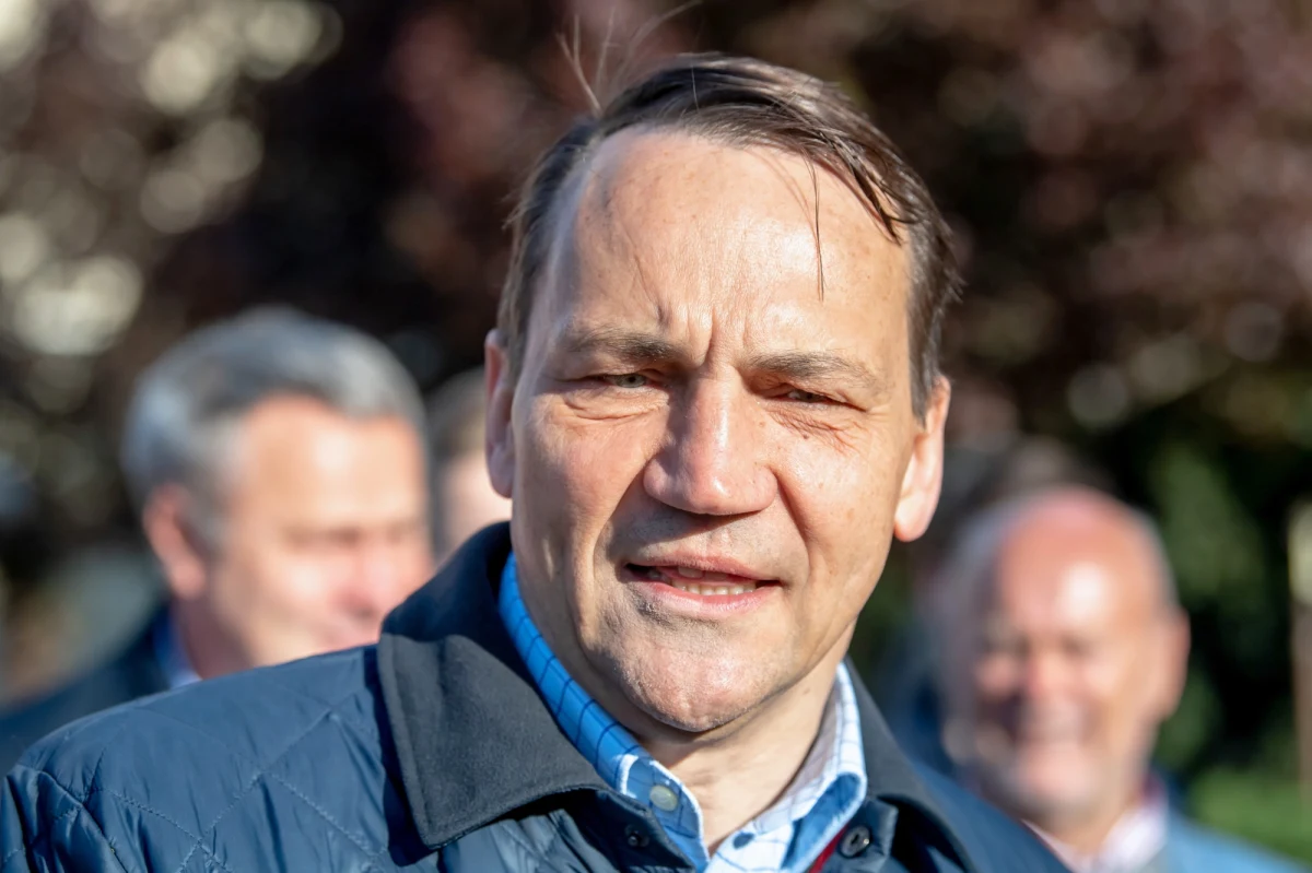 "Nie wykluczałbym tego, że Donald Tusk zechce wrócić do kierowania Platformą Obywatelską i pokonać Kaczyńskiego" - powiedział europoseł Radosław Sikorski. Jego zdaniem rywalizacja Donalda Tuska i Grzegorza Schetyny jest możliwa.