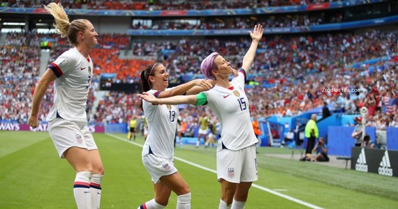 Piłkarskie mistrzostwa świata kobiet, zakończone w lipcu triumfem USA, obejrzało w telewizji na całym świecie miliard 120 milionów kibiców, co jest najlepszym osiągnięciem w historii - poinformowała FIFA podsumowując turniej medialnie. Średnio każdy mecz na żywo śledziło 17,27 mln.