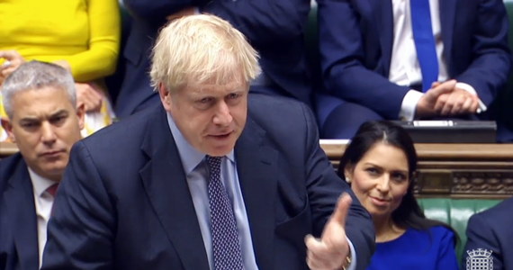 Brytyjski premier Boris Johnson rozpoczynając posiedzenie Izby Gmin ws. uzgodnionego w czwartek porozumienia z Unią Europejską na temat warunków brexitu przekonywał posłów do jego poparcia. Jak zaznaczył, to najlepsze rozwiązanie dla kraju. Mówił, że przyjęcie porozumienia i dokończenie brexitu z wolą wyborców wyrażoną w referendum pomoże przezwyciężyć podziały w społeczeństwie.
