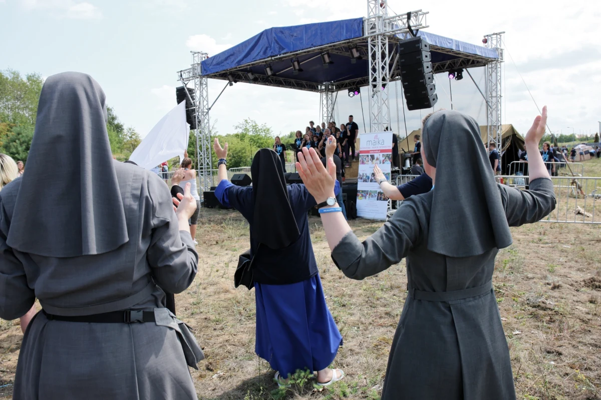 Utrzymuje się kryzys powołań w Kościele katolickim - wynika z danych przedstawionych przed obchodzonym w niedzielę Światowym Dniem Misyjnym. Największe spadki zanotowano wśród zakonnic. W ciągu roku ich liczba zmniejszyła się o ponad 10 tysięcy.
