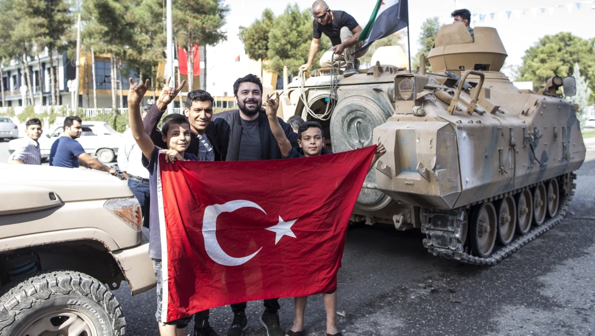 Prezydent Turcji Recep Tayyip Erdogan powiedział w sobotę, że w przyszłym tygodniu w Soczi nad Morzem Czarnym omówi z prezydentem Rosji Władimirem Putinem kwestię rozlokowania syryjskich sił rządowych w planowanej "strefie bezpieczeństwa" w północnej Syrii.