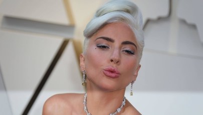 Lady Gaga spadła ze sceny podczas koncertu