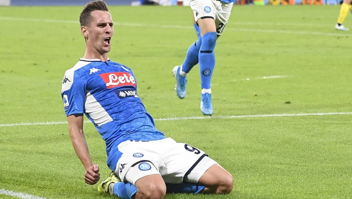 Arkadiusz Milik zdobył obie bramki dla Napoli w wygranym 2:0 meczu u siebie z Veroną w 8. kolejce Serie A. To pierwsze gole polskiego piłkarza w obecnym sezonie we Włoszech. Od 65. minuty grał też Piotr Zieliński, a w ekipie gości przez pierwszą godzinę - Mariusz Stępiński.