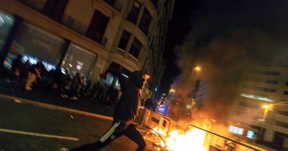 Ponad 20 osób zostało rannych w zamieszkach, które wybuchły w sobotę późnym wieczorem w Barcelonie i Madrycie. Obie konfrontacje demonstrantów z policją rozpoczęły się od pokojowych protestów przeciwko skazaniu katalońskich separatystów.