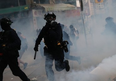 Kolejne walki na ulicach Hongkongu. Policja użyła gazu łzawiącego