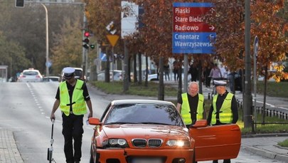 Tragiczny wypadek w Warszawie: Kierowca wjechał w mężczyznę, który szedł z wózkiem 