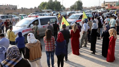 Kurdyjscy bojownicy i cywile wycofują się z miasta Ras al-Ajn