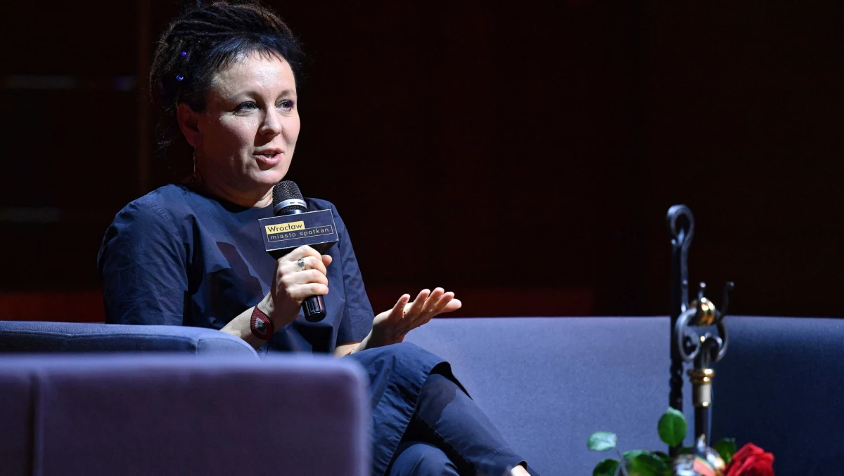 We Wrocławiu w ramach festiwalu Brunona Schulza Olga Tokarczuk spotkała się ze swoimi czytelnikami. Bilety rozeszły się w mgnieniu oka, a wydarzenie na telebimach na placu Wolności śledziło kilkaset osób. Było to pierwsze spotkanie pisarki w Polsce po uhonorowaniu nagrodą Nobla.