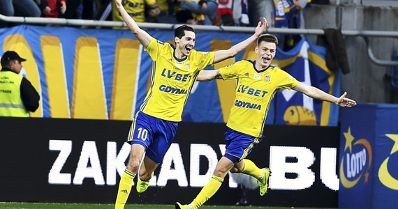 Arka Gdynia, dzięki bramce Marko Vejinovica w 10. minucie doliczonego przez sędziego czasu gry, zremisowała w derbach Trójmiasta z Lechią Gdańsk 2:2, a Górnik Zabrze z ŁKS Łódź 1:1 w niedzielnych meczach 12. kolejki piłkarskiej ekstraklasy.