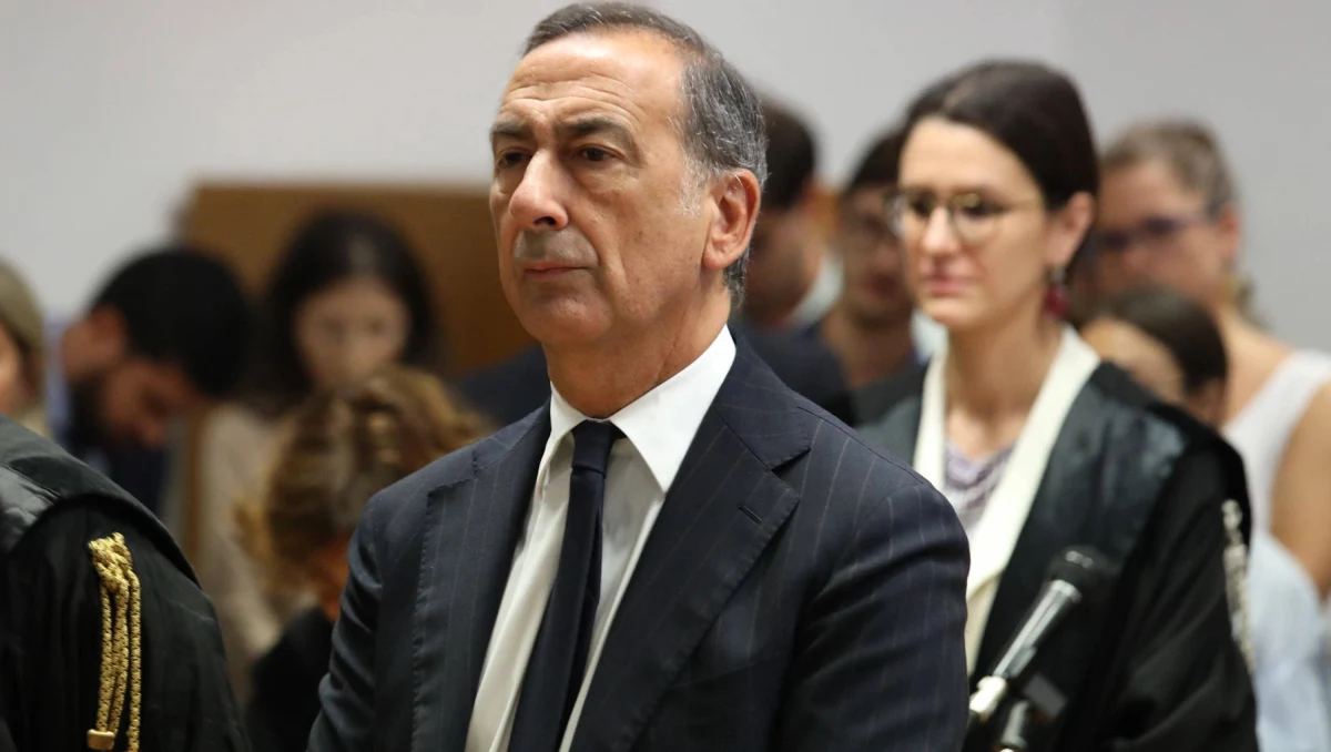 Podczas obchodów 75. rocznicy amerykańskiego bombardowania dzielnicy Gorla w Mediolanie, gdzie w szkole zginęło 184 dzieci i nauczycieli, burmistrz tego miasta Giuseppe Sala zażądał przeprosin ze strony władz USA. Bomby na szkołę zrzucono omyłkowo.