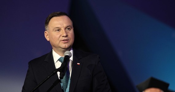 Jestem względnie młodym człowiekiem i nie wybieram się na emeryturę - mówi w wywiadzie dla poniedziałkowego wydania "Polski Times" prezydent Andrzej Duda. Pytany, czy obawiałby się walki z Donaldem Tuskiem, prezydent zaznaczył, że "ktoś, kto się kogokolwiek boi, nie może być Prezydentem RP".