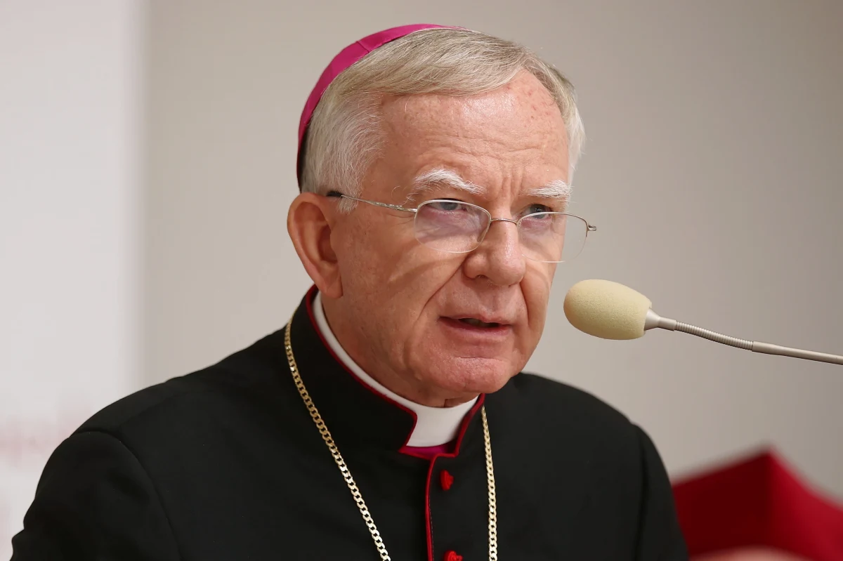 ​Arcybiskup Marek Jędraszewski prosi prezydenta Krakowa Jacka Majchrowskiego o przekazanie krakowskiej kurii działkę pod budowę kościoła - informuje portal Onet.pl. Mieszkańcy od dawna starają się, by na tym terenie powstał park.