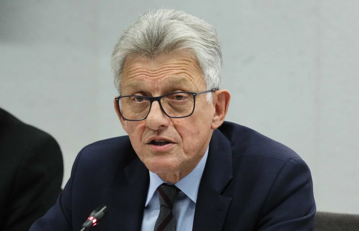 ​Choć Stanisław Piotrowicz nie dostał się do Sejmu, to wiele wskazuje, że na emeryturę polityczną się nie udaje. Jak ustaliła Wirtualna Polska, PiS znalazło sposób na to, by Piotrowicz objął mandat.