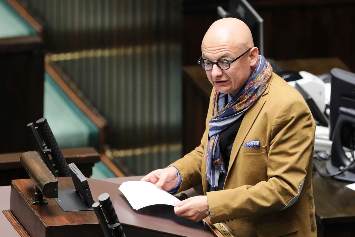 Kolejna wiarygodna osoba twierdzi, że z otoczenia obecnego szefa PO płyną sygnały, że miałbym "wrócić do PiS", a mówią to ludzie odpowiedzialni za klęski opozycji - podkreślił wybrany na senatora Michał Kamiński. Jak zapewnił we wpisie na Facebooku, nie rozmawia z PiS.