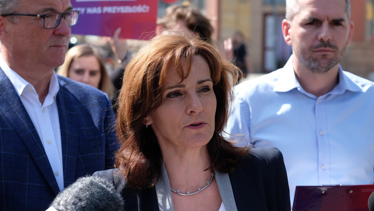 "Ten wniosek jest złożony dlatego, że żaden z senatorów demokratycznej opozycji i senatorów niezależnych nie dał się Prawu i Sprawiedliwości przekupić, czy przeciągnąć na swoją stronę" - tak wybrana z list Lewicy Gabriela Morawska-Stanecka komentuje dwa protesty wyborcze PiS, które domaga się ponownego przeliczenia głosów w dwóch okręgach w wyborach do Senatu - m.in. w tym, w którym mandat zdobyła wiceprezes Wiosny. Ona sama podkreśla, że nie boi się ponownego przeliczenia głosów, i zaznacza: "Nie mam wątpliwości, że chodzi o odzyskanie bezwzględnej większości w Senacie przez Prawo i Sprawiedliwość".