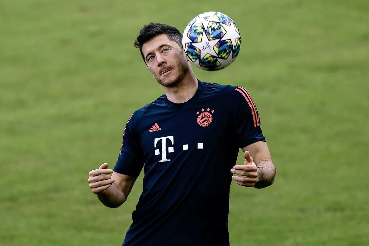 Robert Lewandowski - po rocznej nieobecności - znalazł się na liście 30 piłkarzy nominowanych do Złotej Piłki dla najlepszego zawodnika świata w 2019 roku! Prestiżowy plebiscyt magazynu "France Football" zostanie rozstrzygnięty 2 grudnia podczas uroczystej gali w Paryżu.