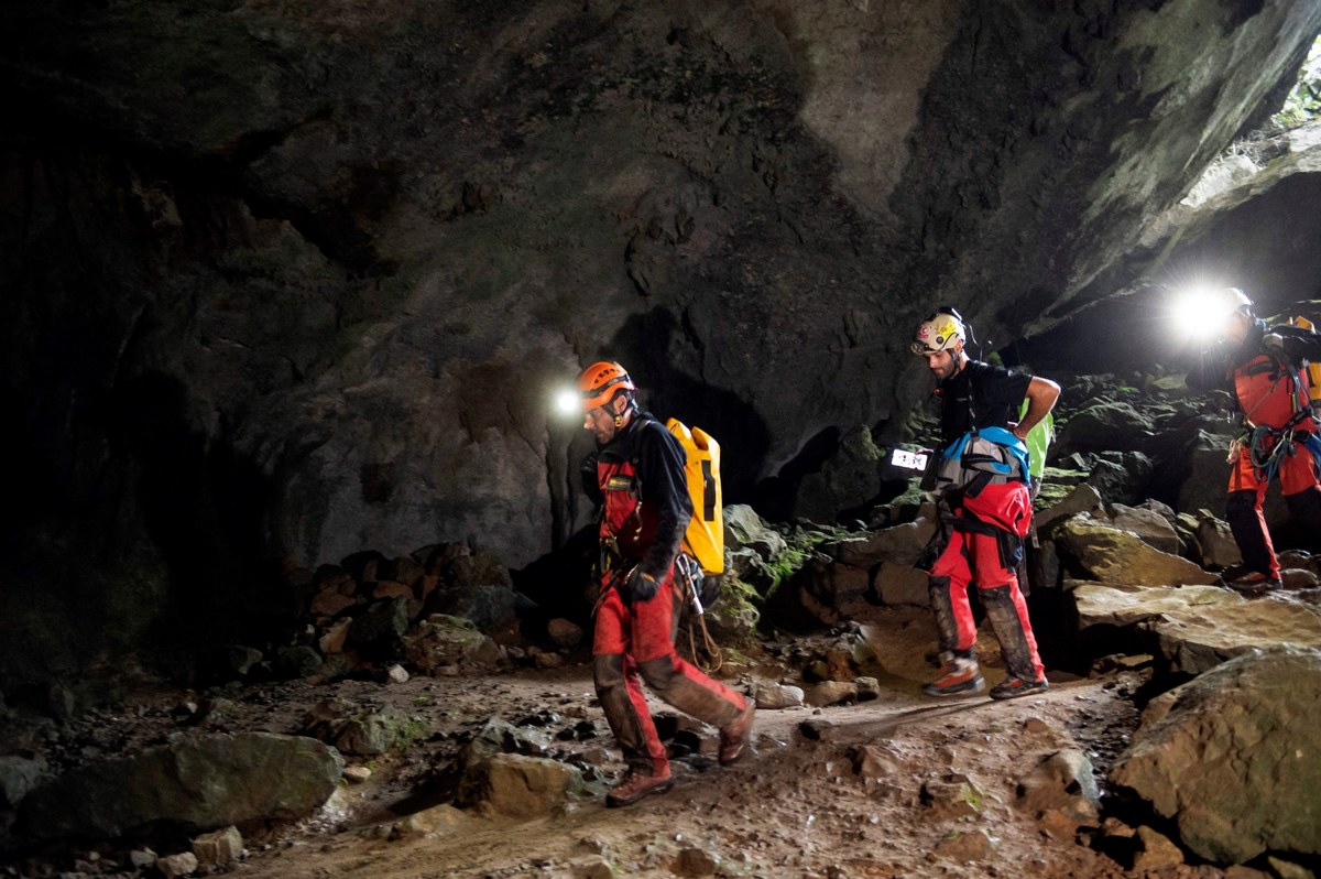 ​Hiszpańskie służby uratowały czterech portugalskich speleologów, uwięzionych w jednej z jaskiń w Kantabrii na północy kraju. Grotołazi byli poszukiwani od soboty.