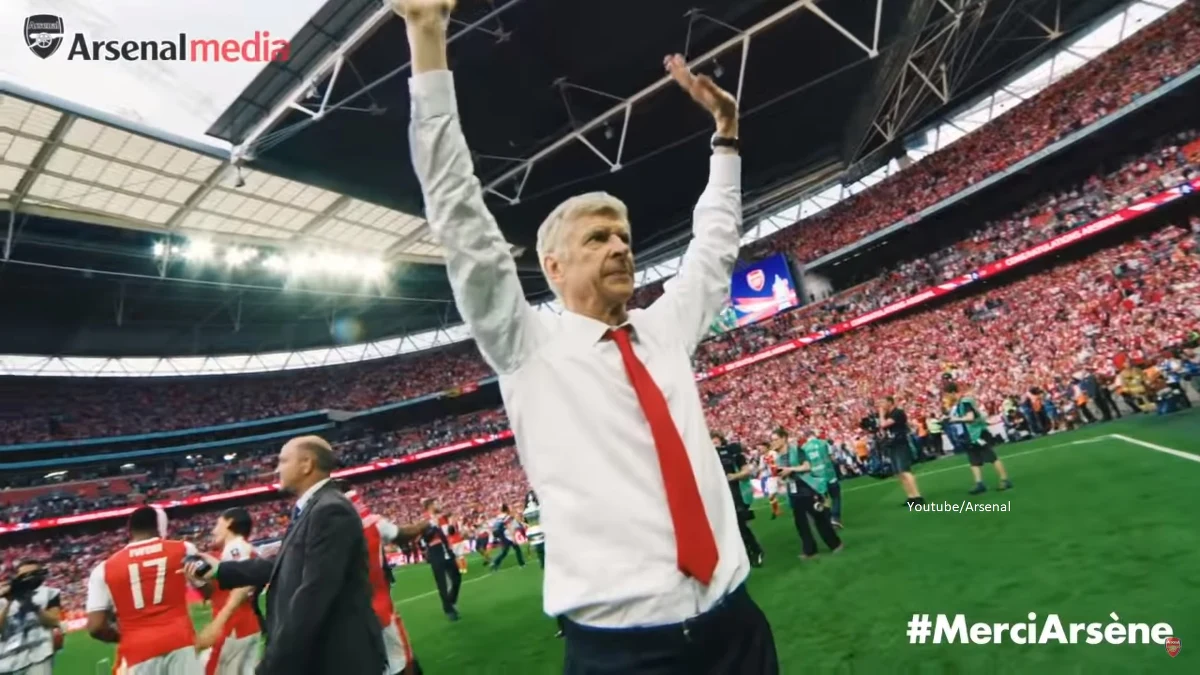 We wtorek wieloletni trener Arsenalu Londyn Arsene Wenger kończy 70 lat. Mimo że jest już na sportowej emeryturze, ciągle myśli o piłce nożnej i jego powrót na ławkę wcale nie jest wykluczony. Nie ma miesiąca, by nie otrzymał propozycji pracy, ale na razie wszystkim odmawia.