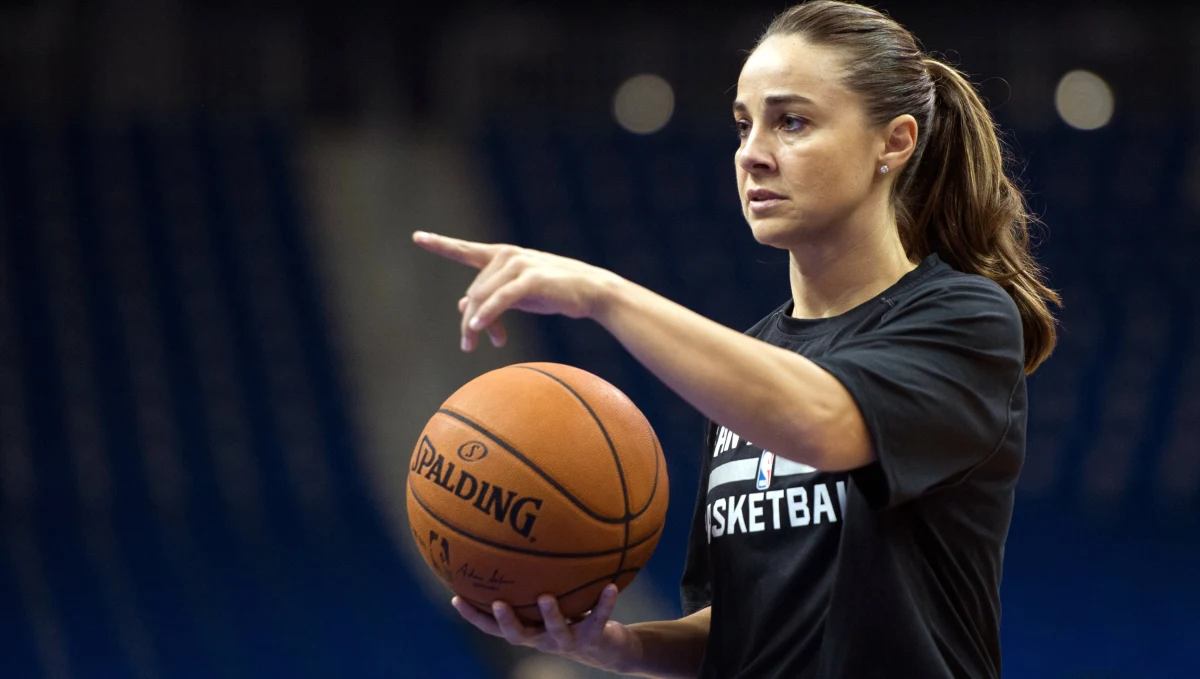 W rozpoczynającym się sezonie koszykarskiej NBA w roli trenerów-asystentów głównych szkoleniowców będzie pracować rekordowa liczba kobiet - aż 11. Najbardziej znana z tego grona jest Becky Hammon, związana z San Antonio Spurs od sierpnia 2014 roku.