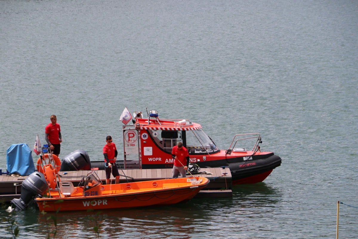 Płetwonurkowie ze Straży Pożarnej wyłowili z Jeziora Bukowieckiego w pobliżu wsi Skoki w pow. międzyrzeckim (Lubuskie) ciało 28-latka, który wraz ze swoim 77-letnim dziadkiem wypadł z łodzi podczas wędkowania - poinformowała Justyna Łętowska z Komendy Powiatowej Policji w Międzyrzeczu.