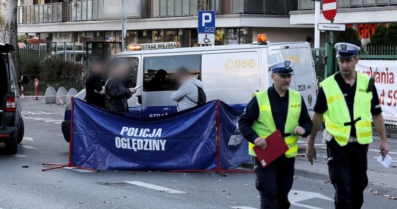 Sąd nie zgodził się na tymczasowy areszt dla kierowcy BMW, który śmiertelnie potrącił 33-latka na przejściu dla pieszych na ulicy Sokratesa w Warszawie. Mężczyzna przechodził przez ulicę ze swoją żoną i trzyletnim synem. Dziecko zostało przewiezione do szpitala, jego życiu nic nie grozi. 