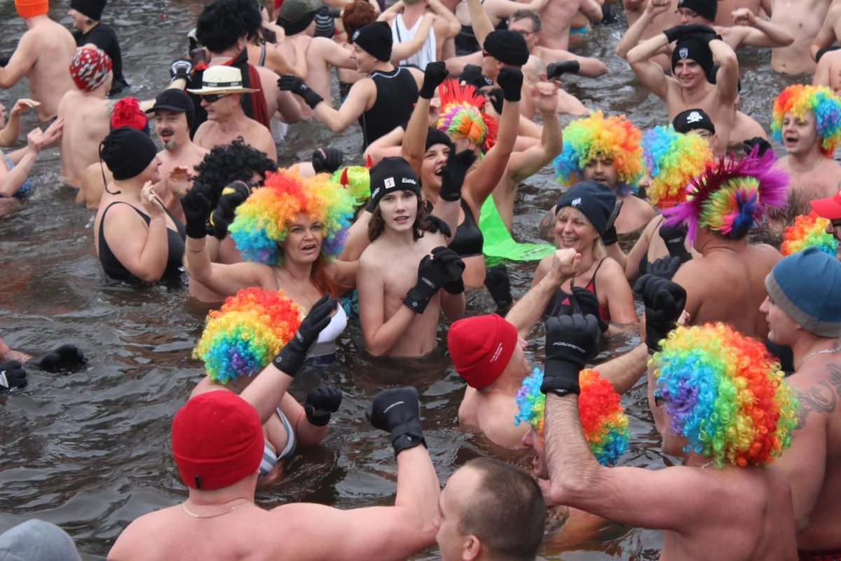 Już w najbliższy weekend w Warszawie na stadionie PGE Narodowy ruszą Targi SNOW EXPO. Będą im towarzyszyć Mistrzostwa Polski w morsowaniu.  26 października ekipa m.in. projektu Oswajamy Mróz będzie chciała 
pobić rekord Guinnessa w morsowaniu. 