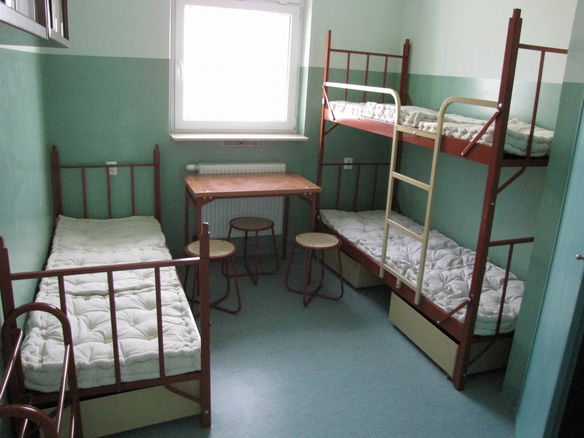 32-letni mężczyzna, który w listopadzie 2018 r. w wagonie Szybkiej Kolei Miejskiej zabił 59-letniego pasażera, nie odpowie za swój czyn przed sądem. Biegli psychiatrzy stwierdzili, że w chwili przestępstwa podejrzany był niepoczytalny.