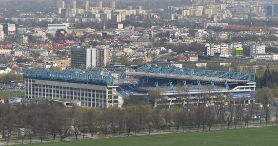 Wisła Kraków zmniejszyła prawie o 1,7 miliona złotych swoje zadłużenie wobec gminy miejskiej Kraków za wynajmem stadionu, na którym rozgrywa mecze piłkarskiej ekstraklasy. Środki na ten cel były zabezpieczone cesją z tytułu sprzedaży praw medialnych.