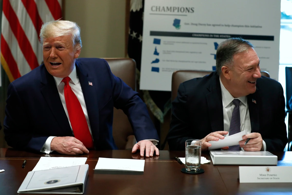 Jak pisze "New York Times": Demokraci, którzy rozważali głosowanie w Izbie Reprezentantów ws. impeachmentu prezydenta Donalda Trumpa przed Świętem Dziękczynienia, zamierzają przeprowadzić je później. Planują kolejne przesłuchania publiczne, które mają nadać sprawie rozgłosu.
