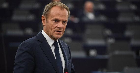 Szef Rady Europejskiej Donald Tusk poinformował, że w związku z decyzją premiera Borisa Johnsona o wstrzymaniu ratyfikacji umowy o wyjściu W. Brytanii z UE, będzie rekomendował liderom UE-27 zaakceptowanie wniosku o przedłużenie brexitu.