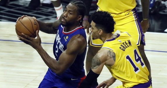 Broniący tytułu koszykarze Toronto Raptors w pierwszym meczu sezonu 2019/20 ligi NBA wygrali po dogrywce we własnej hali z New Orleans Pelicans 130:122. Natomiast w derbach Los Angeles lepsi okazali się Clippers, którzy pokonali Lakers 112:102.