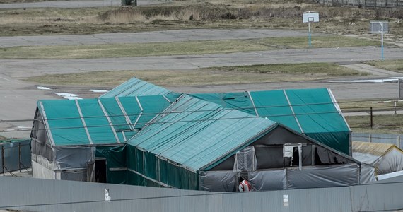 Od niedzieli polscy prokuratorzy ponownie będą w Smoleńsku. Mają dokonać oględzin wraku tupolewa. Oficjalnie - przyjazdu Polaków - Rosjanie jednak nie potwierdzają - informuje korespondent RMF FM w Moskwie Przemysław Marzec. 
