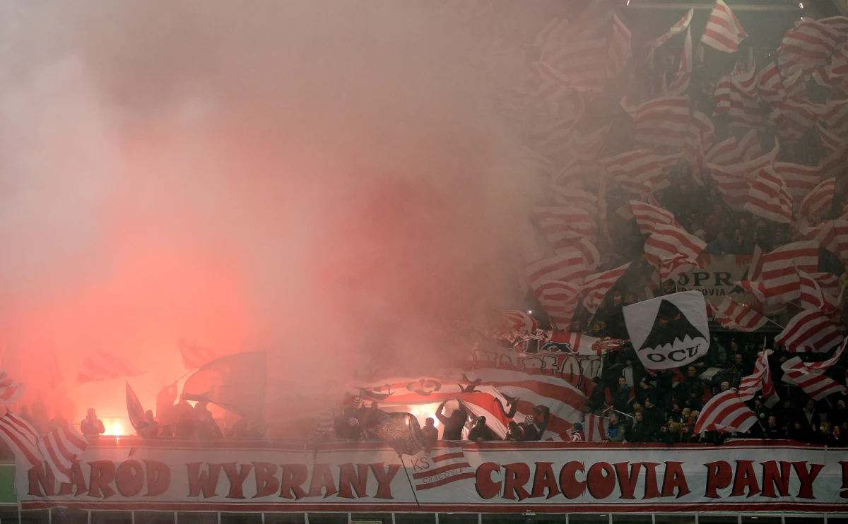 Paweł Ł. - jeden z liderów bojówki pseudokibiców Cracovii - został zatrzymany w Warszawie. Mężczyzna był poszukiwany przez sąd, bo nie stawił się do zakładu karnego.