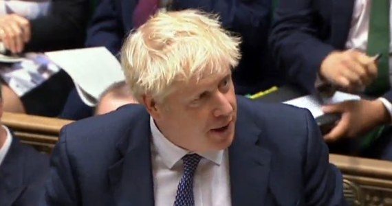 ​"Premier Wielkiej Brytanii Boris Johnson powiedział w rozmowie telefonicznej szefowi Rady Europejskiej Donaldowi Tuskowi, że nie chce kolejnego przesunięcia brexitu i jest przekonany, że parlamentowi uda się przeforsować umowę z UE przed 31 października" - podał rzecznik szefa brytyjskiego rządu.