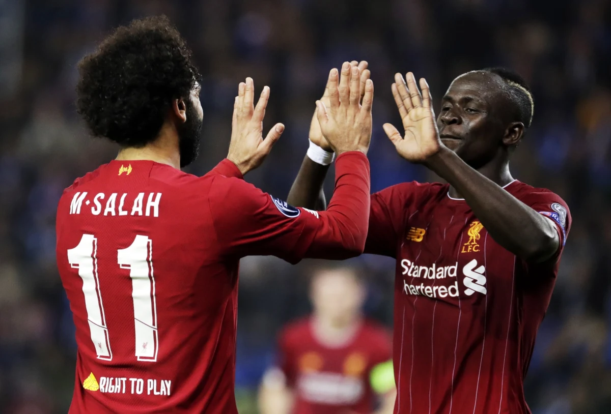 Broniący trofeum Liverpool pokonał na wyjeździe KRC Genk 4:1 w środowym meczu 3. kolejki fazy grupowej piłkarskiej Ligi Mistrzów. W ciekawie zapowiadającym się spotkaniu Inter wygrał w Mediolanie 2:0 z Borussią Dortmund, której rezerwowym był Łukasz Piszczek.