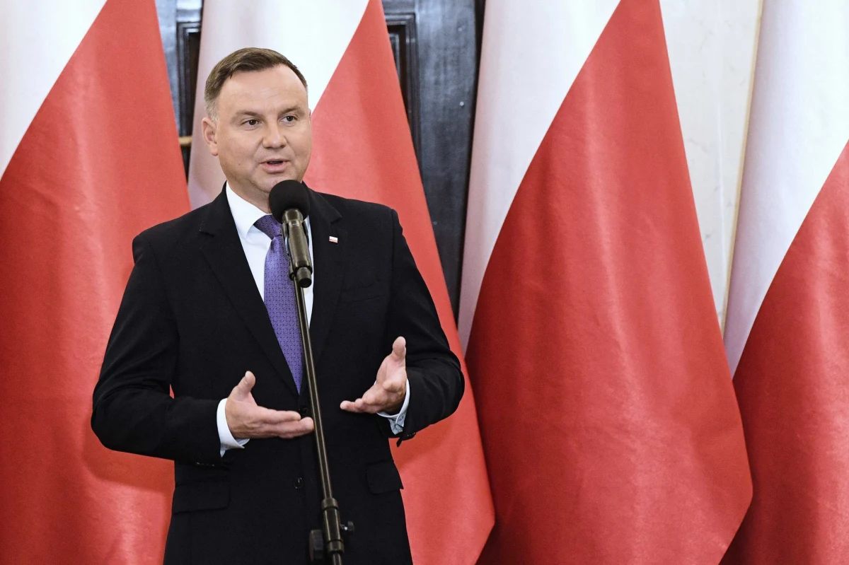 Andrzej Duda, Małgorzata Kidawa-Błońska, Władysław Kosiniak-Kamysz, Adrian Zandberg i Krzysztof Bosak - na takich kandydatów w wyborach prezydenckich powinny postawić największe partie, wynika z sondażu IBRiS dla czwartkowej "Rzeczpospolitej".