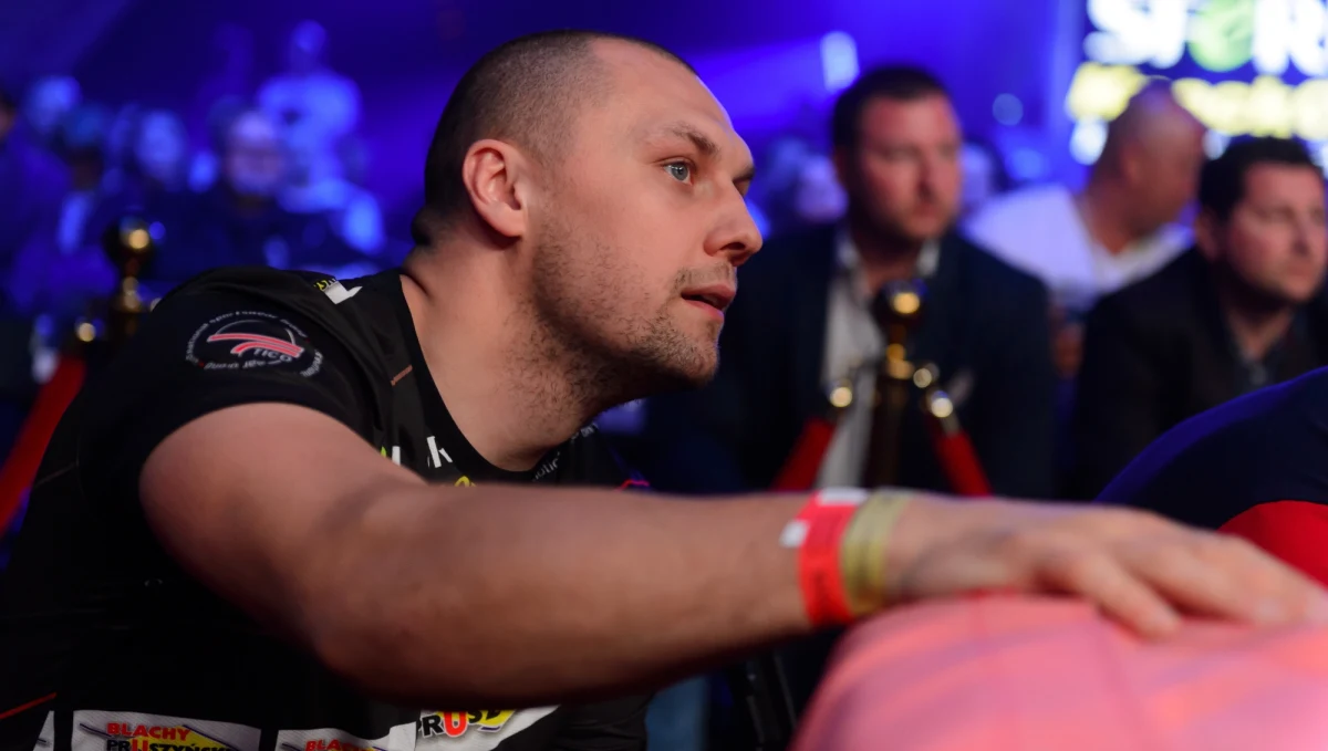 Krzysztof Głowacki (31-2, 19 KO) i Ilunga Makabu (26-2, 24 KO) zostali wyznaczeni do walki o wakujący tytuł mistrza świata federacji WBC w wadze junior ciężkiej. Decyzję podjęto podczas konwencji World Boxing Council w meksykańskim Cancun.