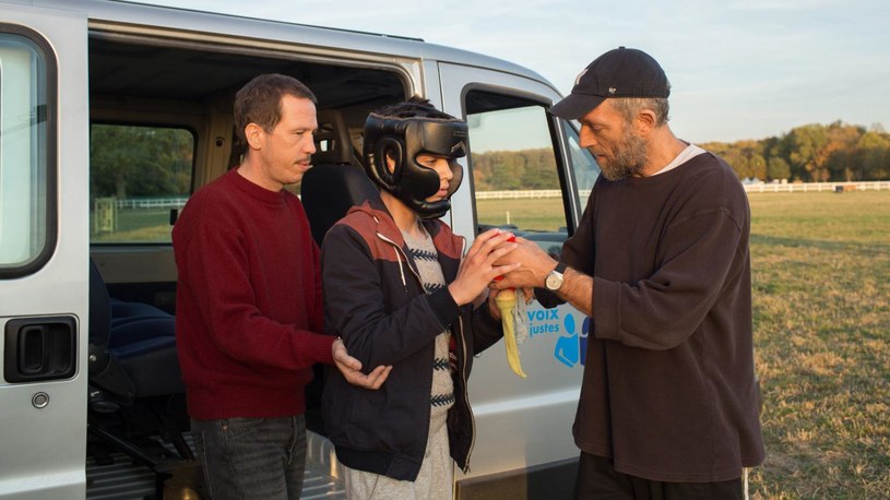 Eric Toledano i Olivier Nakache powracają z filmem "Nadzwyczajni". To obraz o niepełnosprawności, w którym znajdziemy humor i emocje. Polska premiera produkcji przewidywana jest na 6 grudnia.