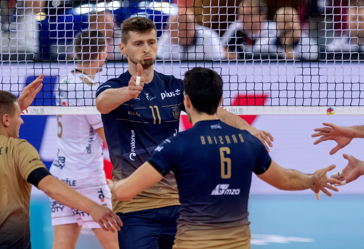 Po raz pierwszy od dłuższego czasu rodzimi trenerzy będą stanowić większość w ekstraklasie siatkarzy - w rozpoczynającym się w sobotę sezonie osiem z 14 ekip poprowadzą Polacy. Nastąpi też zmiana systemu rozgrywek - po pięciu latach wracają klasyczne ćwierćfinały play off.