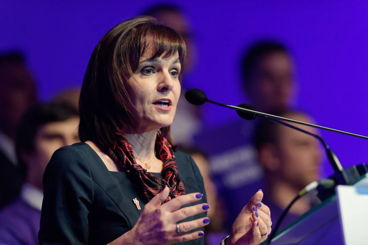 Państwowa Komisja Wyborcza negatywnie zaopiniowała jeden z protestów wyborczych Prawa i Sprawiedliwości dotyczących wyborów do Senatu w sześciu okręgach, w których kandydaci PiS przegrali walkę o mandat. Opinia dotyczy skargi ws. okręgu nr 75, w którym mandat zdobyła kandydatka Lewicy Gabriela Morawska-Stanecka. PKW uznała, że wskazane w proteście PiS zarzuty nie dają podstaw do powtórzenia w tym okręgu głosowania. Wicerzecznik PiS Radosław Fogiel nie pozostawił jednak wątpliwości co do stanowiska partii rządzącej wobec opinii PKW. "To nie sędziowie z PKW, tylko z Sądu Najwyższego rozstrzygają" - skwitował.