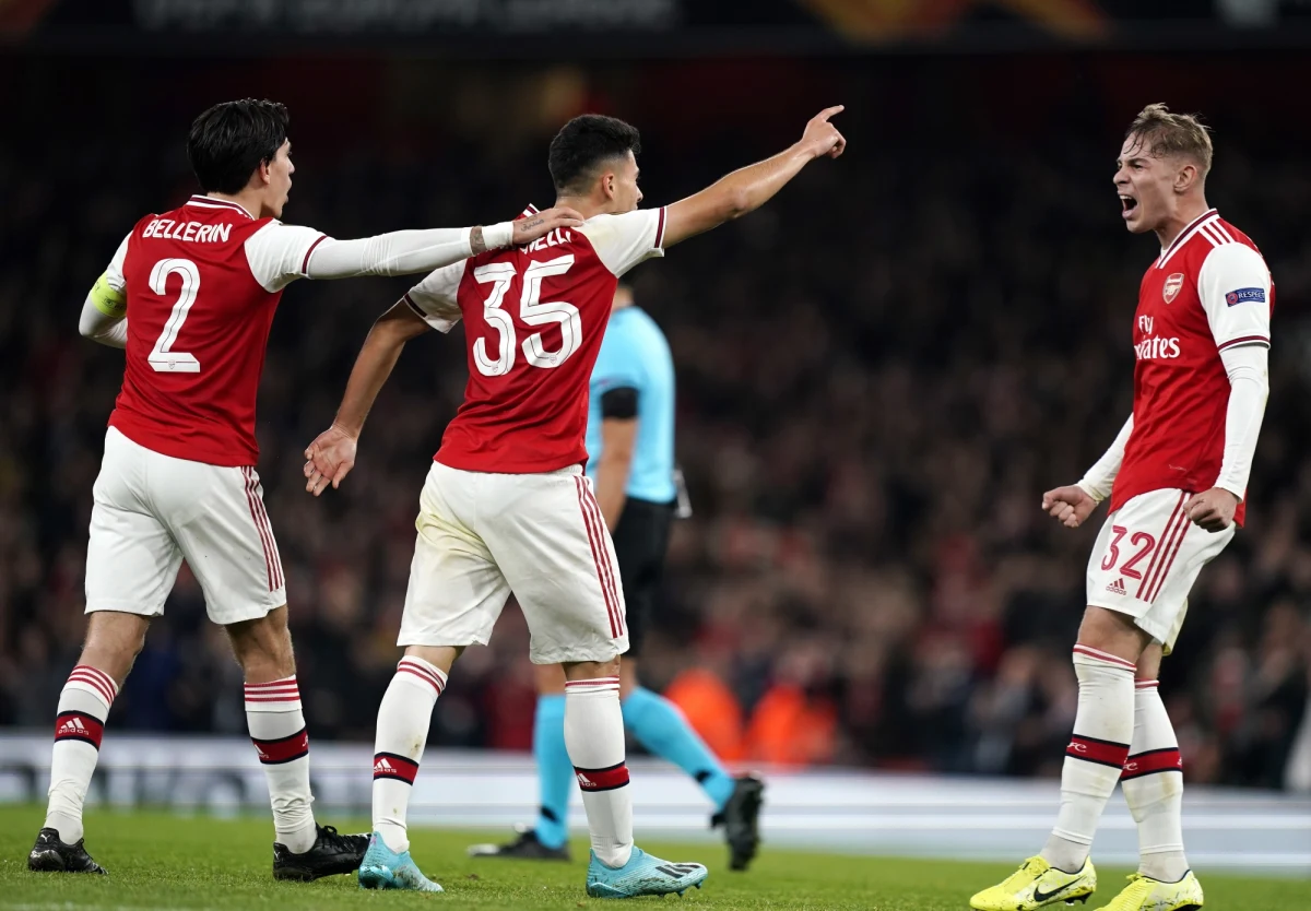 ​Manchester United pokonał w Belgradzie Partizan 1:0 w 3. kolejce piłkarskiej Ligi Europy. Swoje mecze wygrały też Sevilla i Arsenal Londyn, które są jedynymi ekipami z kompletem punktów. Dynamo Kijów Tomasza Kędziory zremisowało z FC Kopenhaga 1:1.