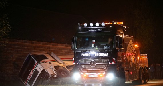 Cztery osoby zginęły, jedna została ranna w wypadku do którego doszło w czwartek wieczorem na powiatowej drodze w miejscowości Niegardów Kolonia w powiecie proszowickim w Małopolsce. Informację dostaliśmy na Gorącą Linię RMF FM. 