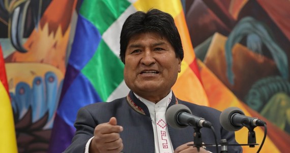 Po podliczeniu 99,99 proc. głosów przewaga ubiegającego się o reelekcję Evo Moralesa (47,7 proc.) nad Carlosem Mesą (36,51 proc.) wzrosła do 10,56 proc. Oznacza to, że nie będzie drugiej tury wyborów; zwycięzcą jest Morales - podał Najwyższy Sąd Wyborczy (TSE). Opozycja protestuje i twierdzi, że doszło do szeregu nieprawidłowości podczas głosowania. 