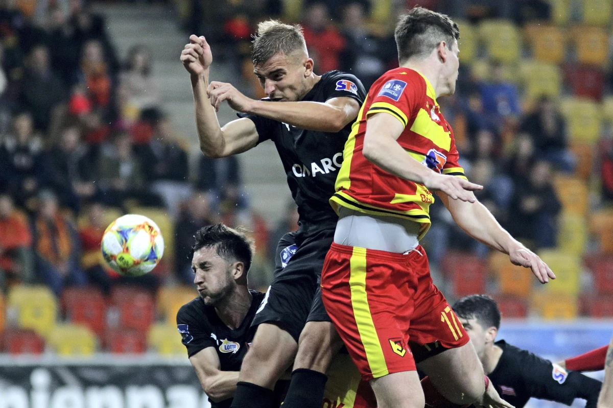 Ligowy klasyk w niedzielę, lider jedzie do Krakowa, a rozpędzona Wisła Płock zagra z Jagiellonią Białystok. Przed nami 13. kolejka ekstraklasy. Nie zabraknie emocji, a przy odpowiednich wynikach możemy mieć zmianę na prowadzeniu w tabeli.