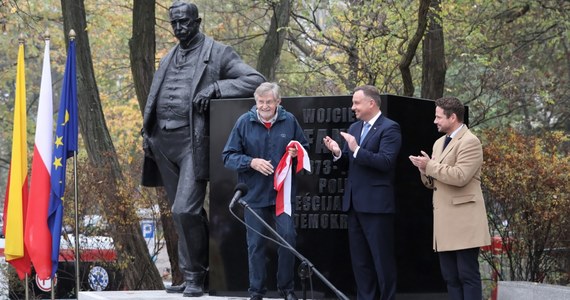 Celem życia mojego dziadka było połączenie Śląska z Polską i mimo przeciwności udało mu się to zrealizować - podkreślił w piątek Feliks Korfanty podczas uroczystości odsłonięcia pomnika Wojciecha Korfantego w Warszawie.