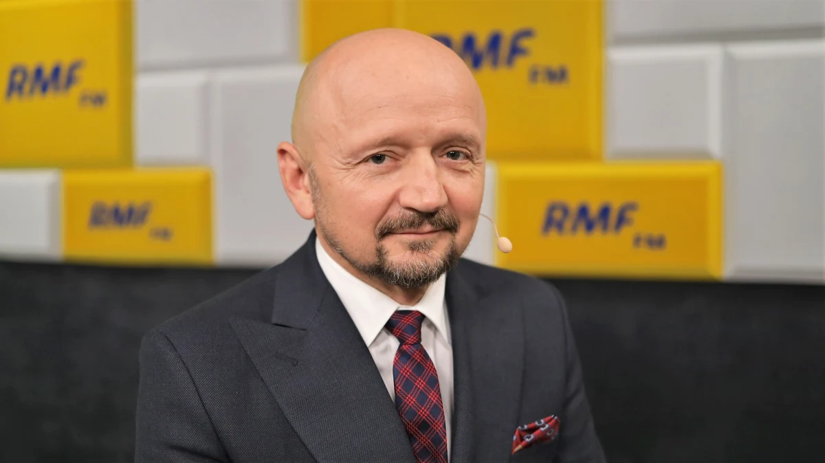 "Byłem w ruchu oazowym na studiach, później straciłem wiarę w ideały Kościoła, szukałem innych Kościołów" - tak senator KO Jacek Bury wspominał w Popołudniowej rozmowie w RMF FM, jak na początku lat 90. ubiegłego wieku zakładał razem z Pawłem Chojeckim Kościół Nowego Przymierza w Lublinie. "Poznałem Pawła na czwartym, albo piątym roku studiów, to był rok '90, rozstaliśmy się w '97 roku. Nie mam żadnych kontaktów z tymi ludźmi, przez 20 lat te osoby o mnie zapomniały" - zapewniał gość Marcina Zaborskiego.