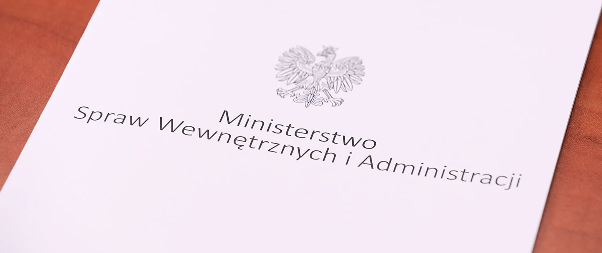 Nowo wybrani parlamentarzyści pełniący funkcje wojewodów i wicewojewodów złożyli rezygnacje z pełnionych funkcji. W czwartek podczas uroczystości w Sejmie wszyscy wybrani otrzymali z rąk sędziego Wiesława Kozielewicza - Przewodniczącego PKW, zaświadczenia o wyborze – przekazał Paweł Szefernaker, wiceminister w MSWiA.